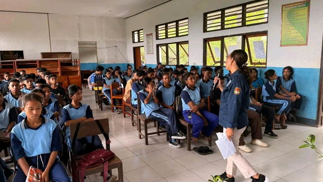 Pendidikan Pemilih di SMAN 1 Lebatukan, KPU Lembata Ingatkan Bahaya Hoaks dan Politik Uang