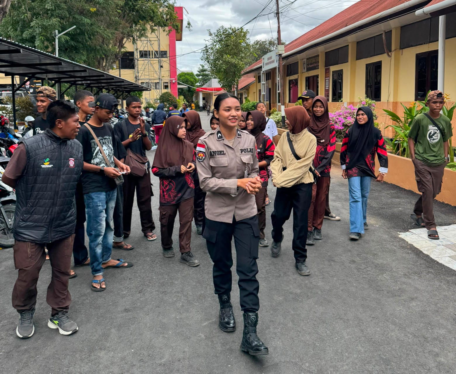 Angel Leba, Polisi Humanis yang Sambut Hangat Kontingen Kwarcab Lembata di Polda NTT