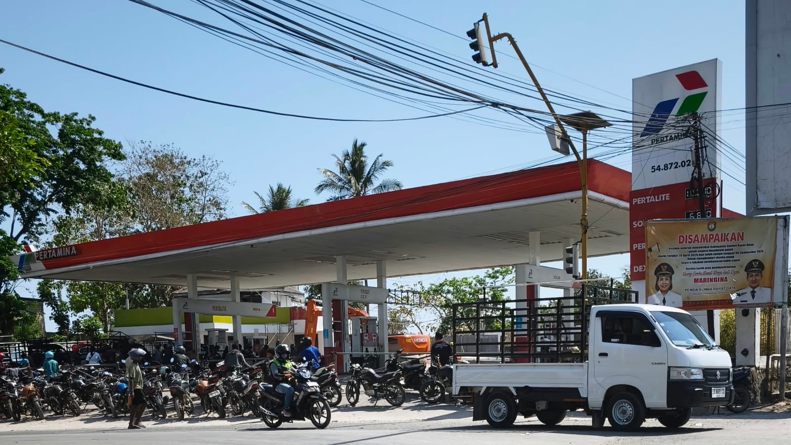 Antrean BBM Terjadi Setiap Pagi di Sejumlah SPBU Sumba Barat Daya