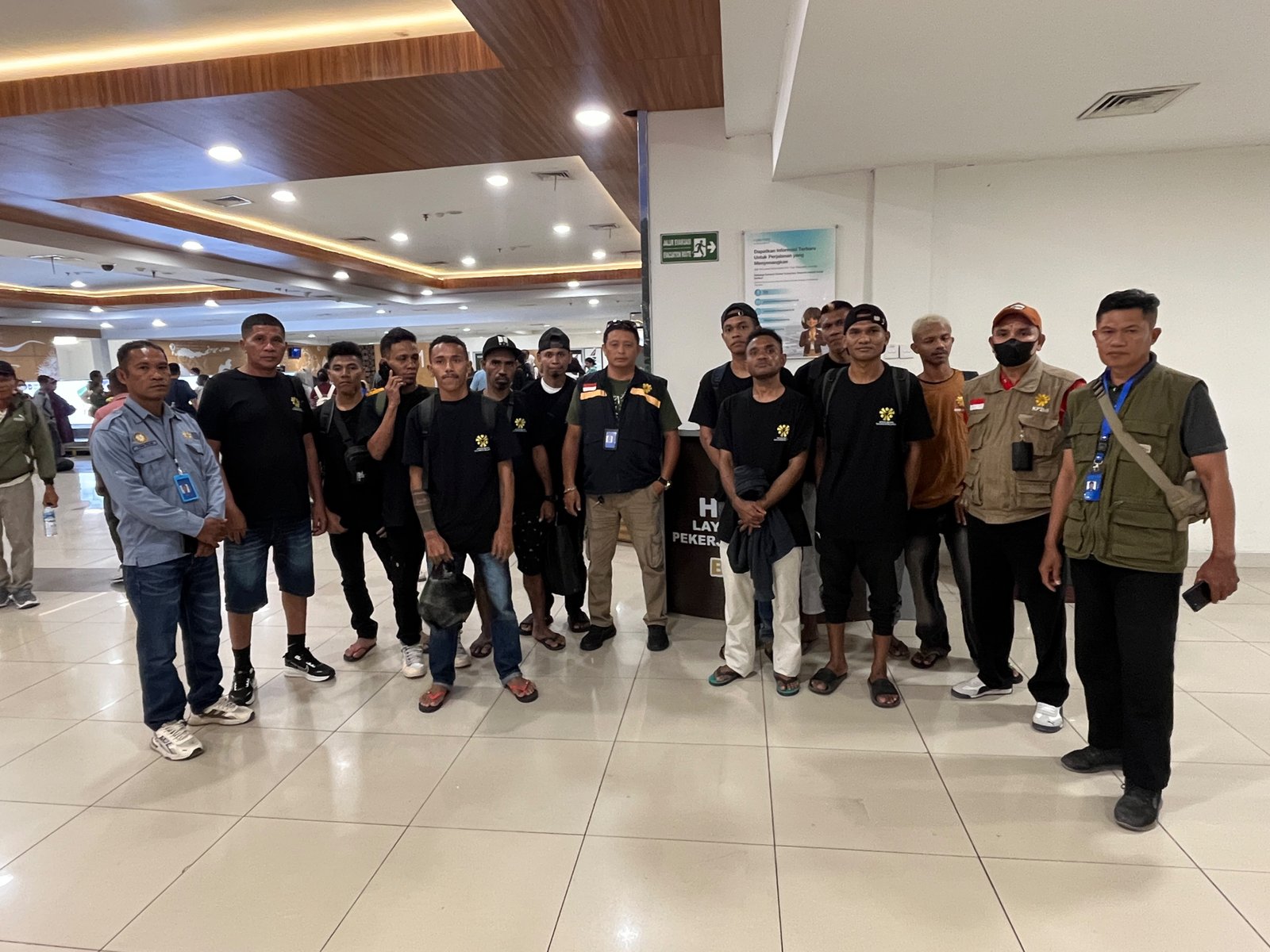 Sebelas PMI Dideportasi dari Malaysia Tiba di Kupang, Satu Orang Pulang Cuti dari Singapura